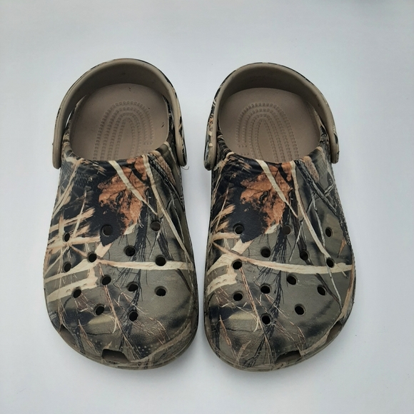 Shoes - Crocs realtree camo mens 3 womans 5 slip on sandals